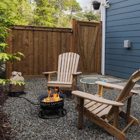 Bright & spacious 1 bedroom suite by the beach!