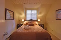 Woodland Chalet 2 mi from Beach Access! - parking