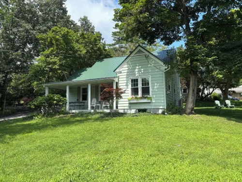 Charming cottage close to Juniata College overlooking historic Huntingdon