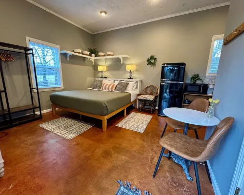 1-bedroom apartment in Mills River, NC-Close to hiking, breweries, dog friendly Hotels in Mills River