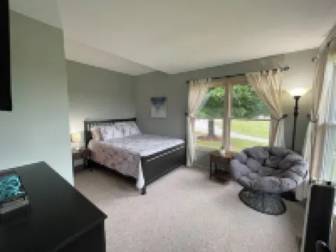 Sip & Stay at StarView Vineyards