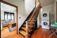 Victorian Lakehouse with private beach Hotels in Edinburg