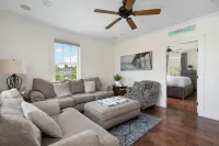 State & Hope St - On parade route. Close to water!