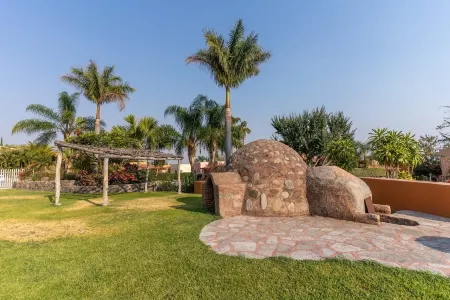 ANANA El Dorado 305 | Pool & Lake Views