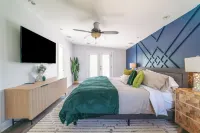 2-Story cottage w pool+bonfire Hotels in Chalmette