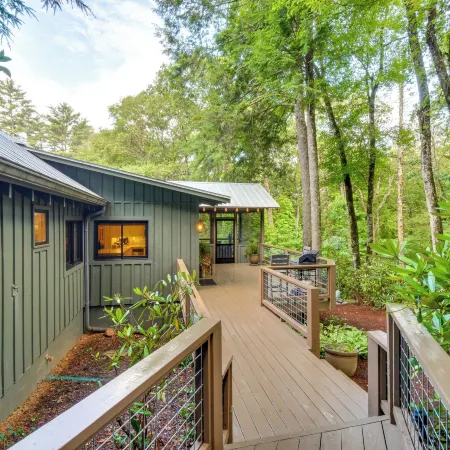 Tranquil Highlands Cottage w/ Fire Pit & Stream!