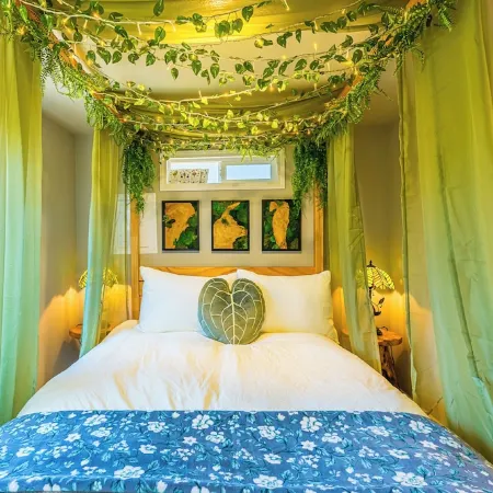 Rainforest Tiny Home Retreat: Enchanted