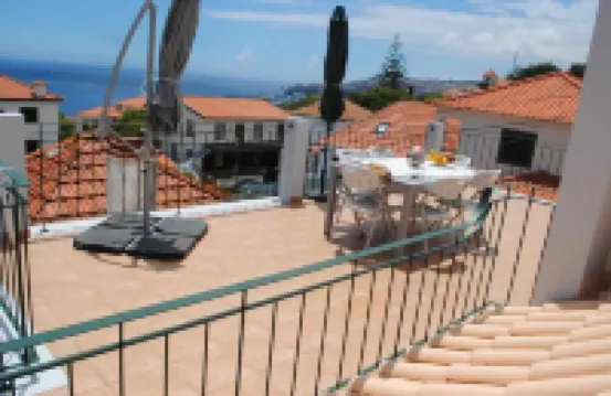 Vila Rosa - Casa renovada com vista para o mar
