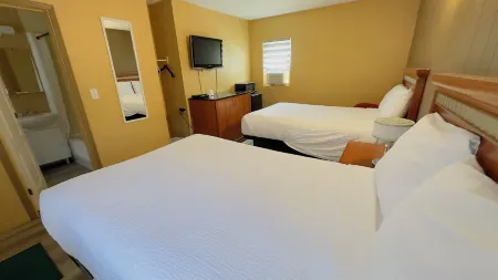 Rolphton Motel and Restaurant Отели в г. Дип Ривер