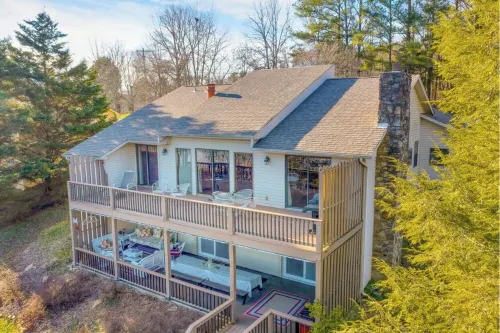 Charming Lakefront Oasis, Spacious, Self Check-In