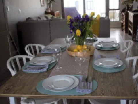 Modern, Spacious & Convenient apartment for 4