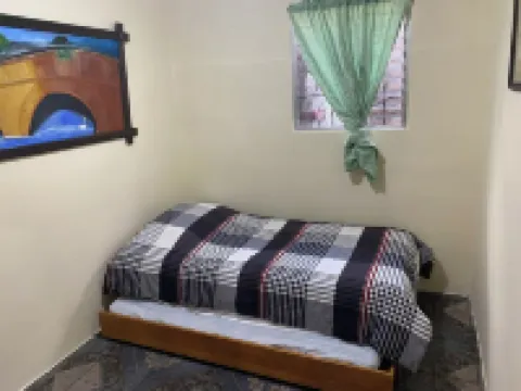 Casa Cerca de Supermercado de la Cadena Walmart, Aceptamos Mascotas con Cochera Отели в г. 