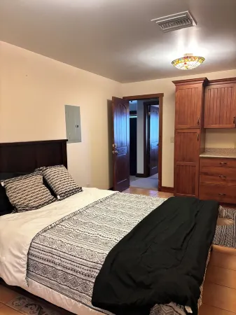 Spacious 6-bedroom hilltop cabin in tranquil Oracle