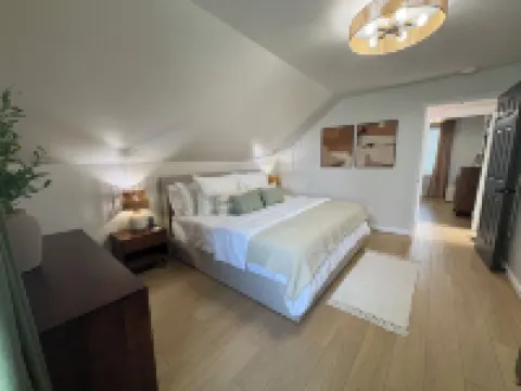 Luxury 3BR Cottage, King Beds, Spa-Style Baths and Outdoor Oasis Hotels in Monroe County