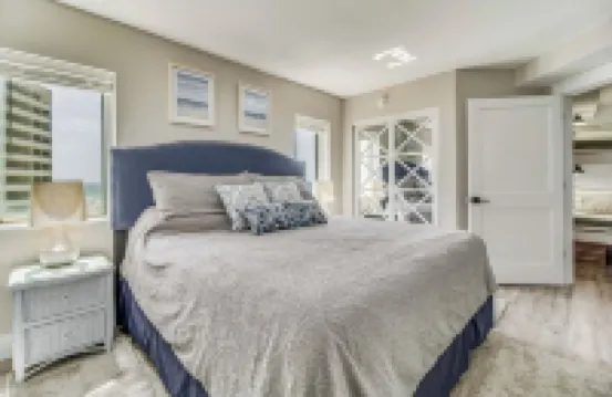 STUNNING 4TH FLOOR GULF FRONT CORNER UNIT with bunk beds