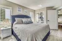 STUNNING 4TH FLOOR GULF FRONT CORNER UNIT with bunk beds