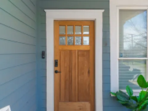 "KOZY KOTTAGE" Near Downtown! 2025 Remodel, Sleeps 8 Comfortably, Games & More! Hotels in Denison