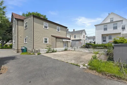 Totally Renovated 3Br Apartment Hotels in Newton