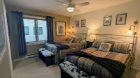 Spacious Condo w/ FREE WiFi, Parking, Heated Pool, Hot Tubs, Skier Shuttle
