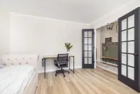 Westfield Home 3 Br + 2.5 BA + Office + Loft + Yard.