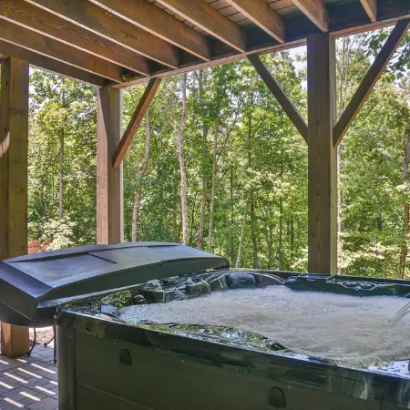 The Gem: Gated Luxury Mtn Home - Hot Tub/Sauna/Basketball/EV Charger/Hiking