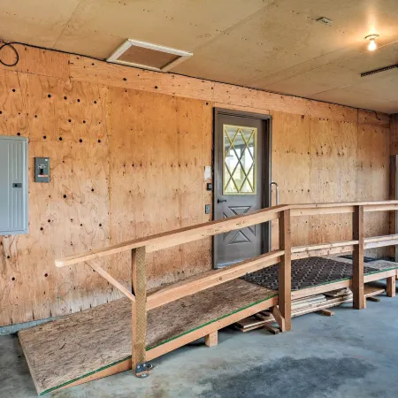 Farmhouse in Country Setting Near Gravity Hill
