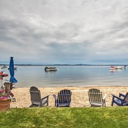 Sebago Lake Cottage w/ Patio + Beach Access!