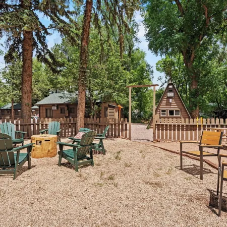 Timber Lodge Cabin 13 Отели рядом с достопримечательностью «Музей Гоуст Таун (Город-Призрак)»