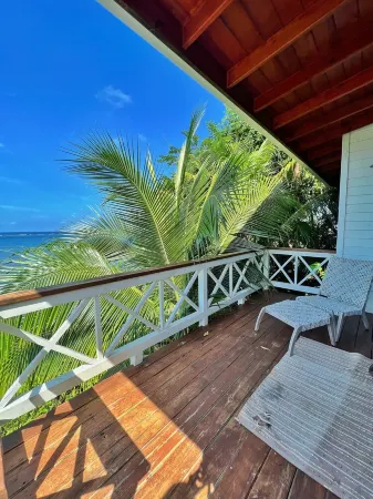 Kathathu del Mar: oceanfront 2 bedroom house with AC, WiFi, hot tub and pool.