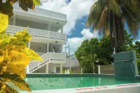 Treetops Hotel - Beach resorts