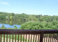 Cozy 3-bedroom, lakefront condo