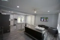 Decatur 3-BR Bliss: Modern Comfort