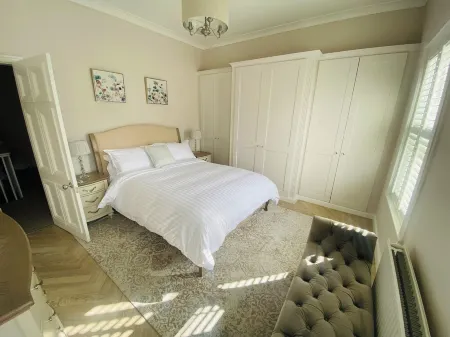 Casita Luxury Stay.A beautiful refurbished Victorian home in Alderley Edge Отели в г. Альдерли-Эдж