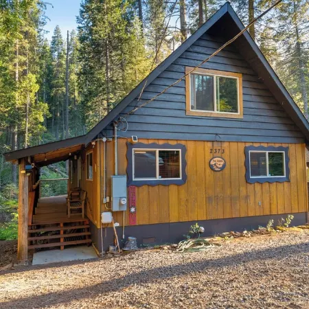 Creek Cabin - Fly-in Acres Lake Access - private Creek access with fire pit Отели в г. Арнолд