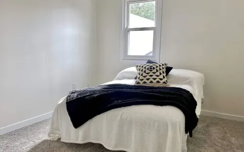 Cute 2bed room bring lots of energy place to get away !!