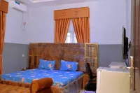 Cozy 2-Bedroom Luxury Apartment With AC, WiFi, Solar, BoreHole Water, CCTV Nnewi โรงแรมใน