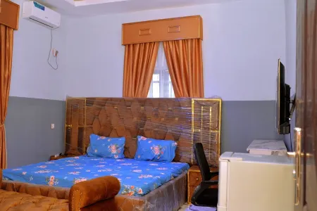 Cozy 2-Bedroom Luxury Apartment With AC, WiFi, Solar, BoreHole Water, CCTV Nnewi