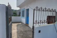 Beautiful bachelor apartment 7 minutes' walk from the beach