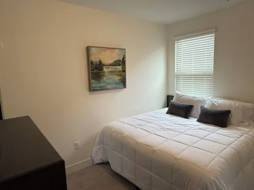 Charming family-friendly 2-bedrooms with Jack & Jill bathroom near Sky River.