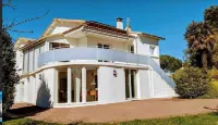Very large villa with all equipment - 50m from the beach