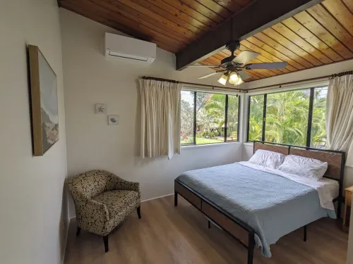 Charming Kailua Hillside 2 bedroom, 1.5 bath w/split AC, ceiling fans, WiFi