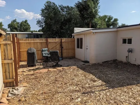 Stylish Adobe house, private yard & parking in downtown Cortez