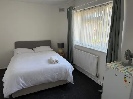 Private Room in Middleton Отели в г. Мидлтон