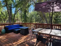 New Cozy 3-Bed Cabin in Oakhurst! AC, Arcade games, Pet-Friendly, Near Yosemite!