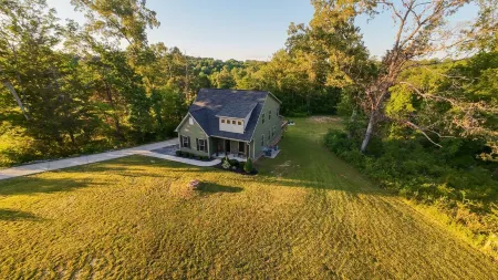 Greenbrier Landing: Tranquil Luxury on 6 Acres