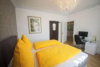 Exclusive city studio with 3 bedrooms in art nouveau villa & Hercules view for 8 guests