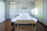 Seaside Grey Pearl Villa Sea Views, Ideal for Artists & Dreamers