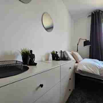 Spacious Apartment -2 Bedroom With 2 En-suite Bathrooms Rooms