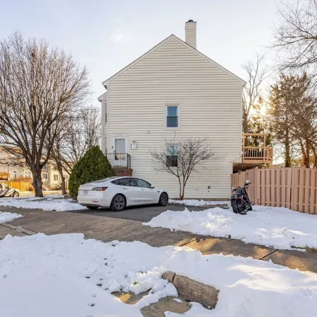 Cozy One-Bed Apartment in Heart of Herndon