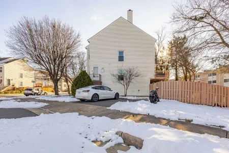 Cozy One-Bed Apartment in Heart of Herndon